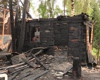 В очередном пожаре в садоводстве дотла сгорели дом и баня