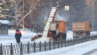 Сильный снегопад в минувшие выходные осложнил движение и пешеходам, и водителям