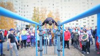 На городском турнире по подтягиванию определили самый сильный двор