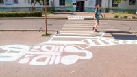 На улице Советской на пешеходном переходе появилась нарисованная зебра