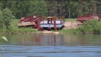 Паром не спускают из-за высокого уровня воды р. Кан