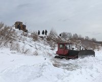 Сегодня трактор КБУ, работавший на реке Барга, провалился под лед